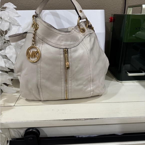 Michael Kors Cream Leather Handbag - Picture 2 of 6